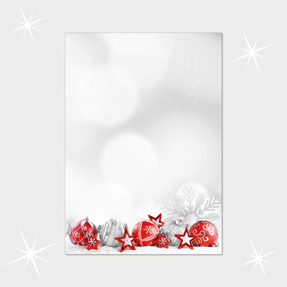 Christbaumkugeln im Schnee