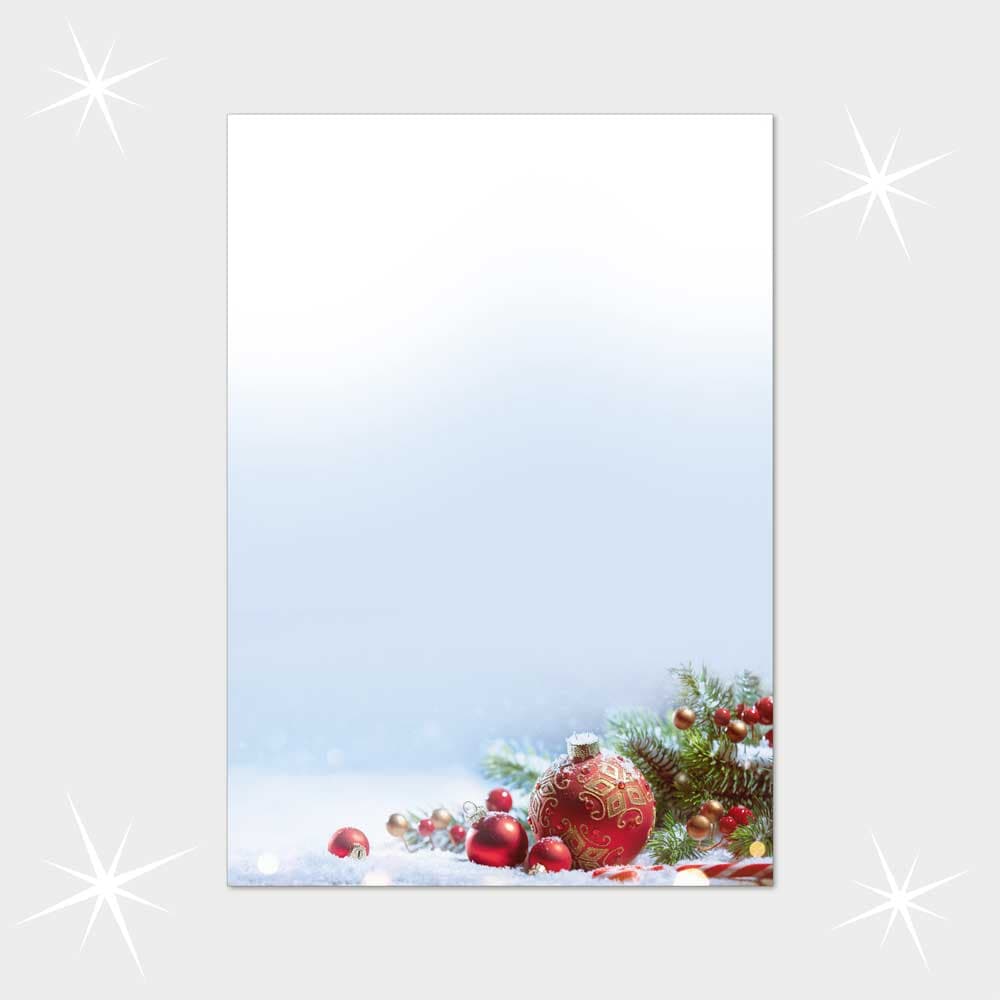 Christbaumkugel im Schnee