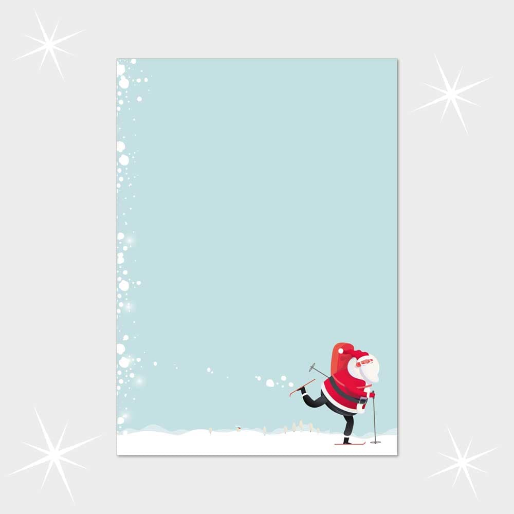 Skifahrender Weihnachtsmann im Schnee