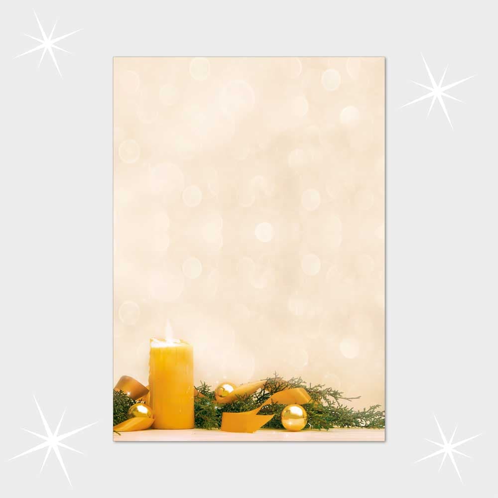 Goldene Kerze im Bokeh-Licht